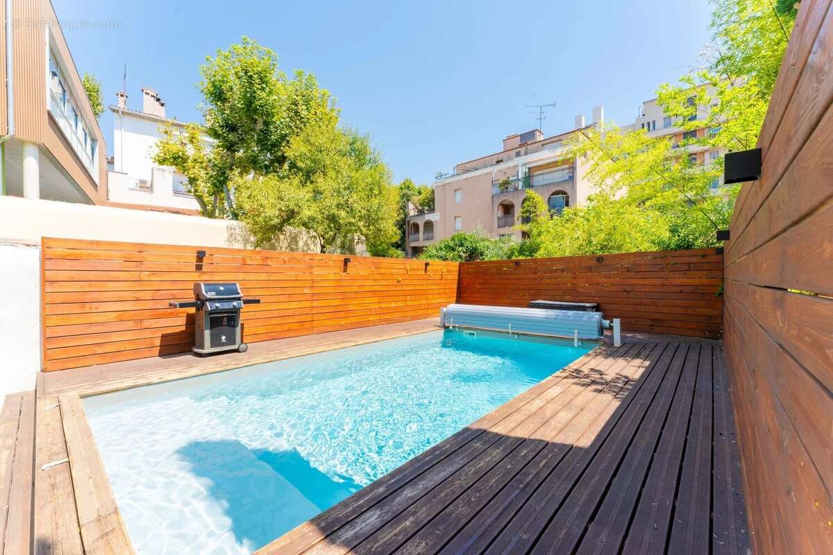 T4 à vendre 140m2 Marseille 13008 - Jardin et Piscine - photo 18
