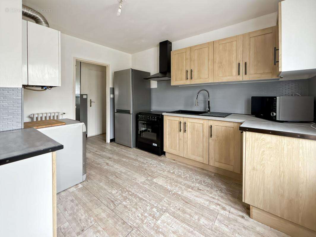 Maison à SAINT-JEAN-DE-BRAYE