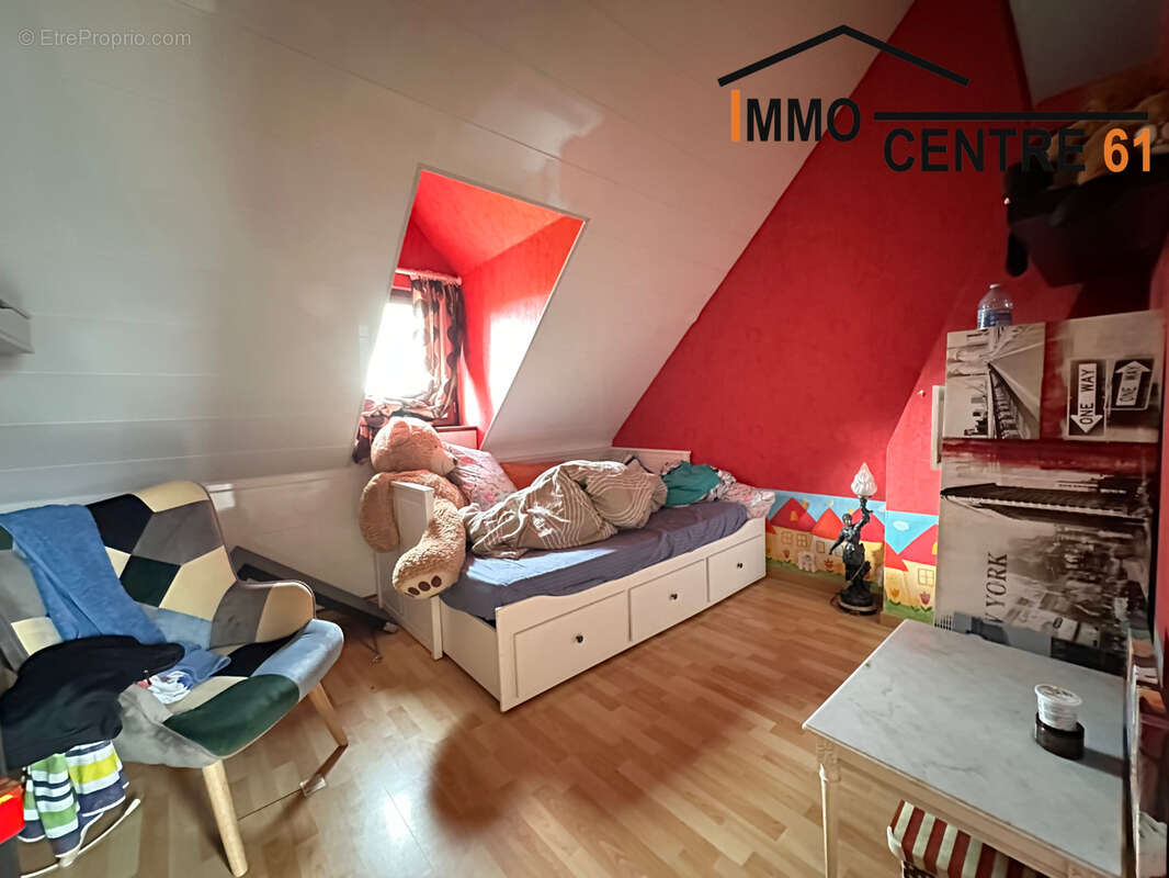 Maison d'architecte 5 chambres et un gîte de 64m2 sur un terrain de 5527m2 arboré. - photo 20