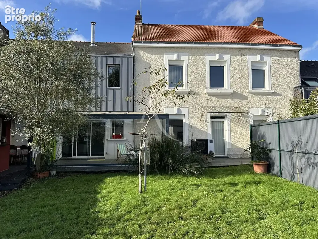 Nantes Canclaux Charmante maison familiale de 8 pièces avec terrasse, jardin et garage - photo 3