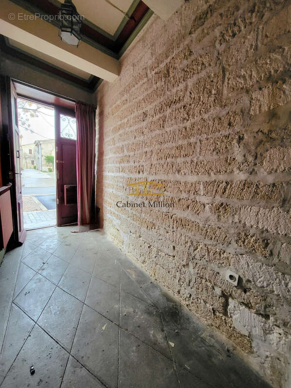 Maison à VIC-LA-GARDIOLE