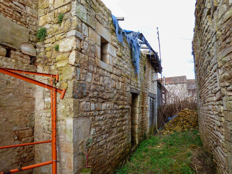 Maison à SAUZE-VAUSSAIS
