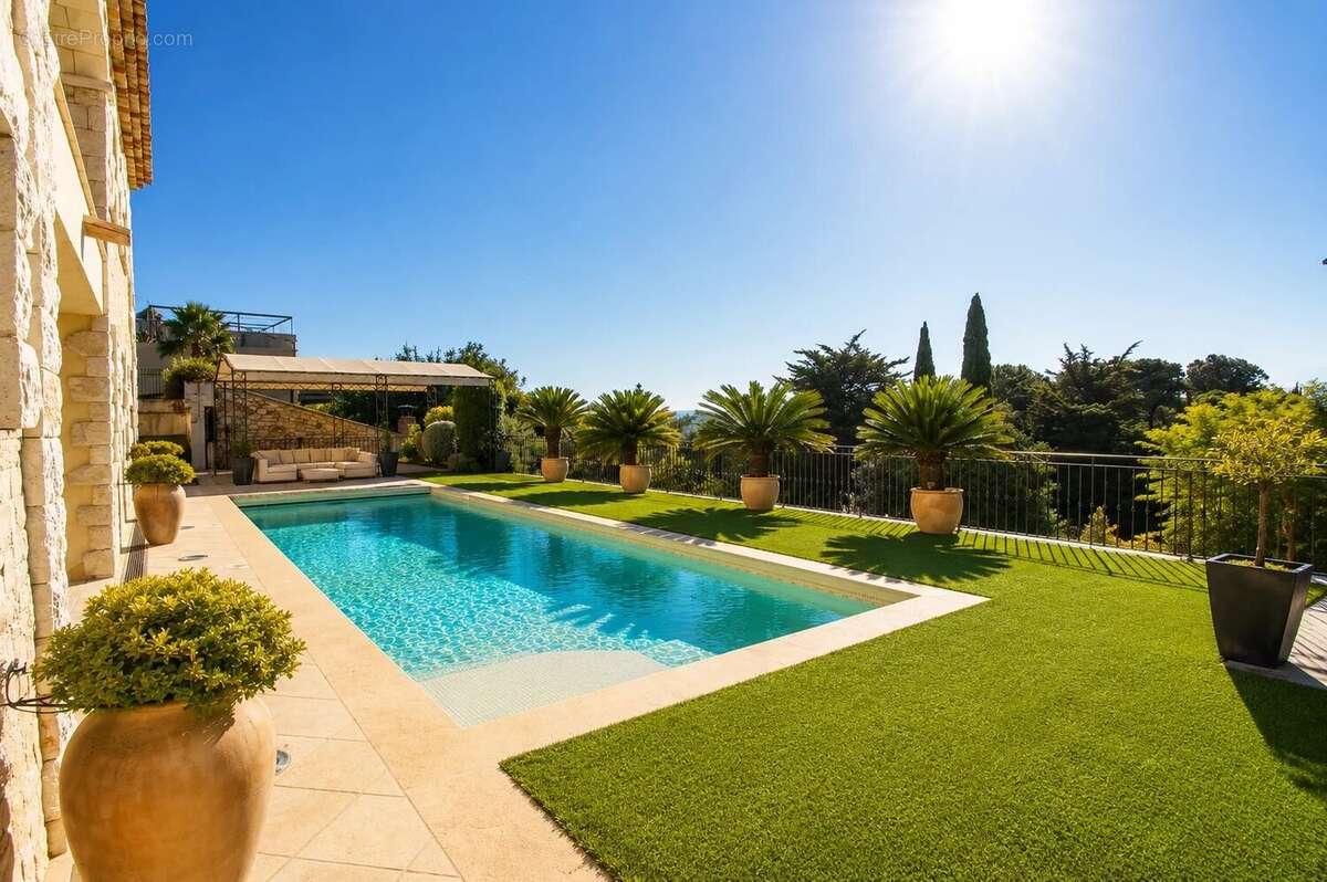 Eze "village" - propriété de 2 villas 450m²  piscine  vue mer - photo 3