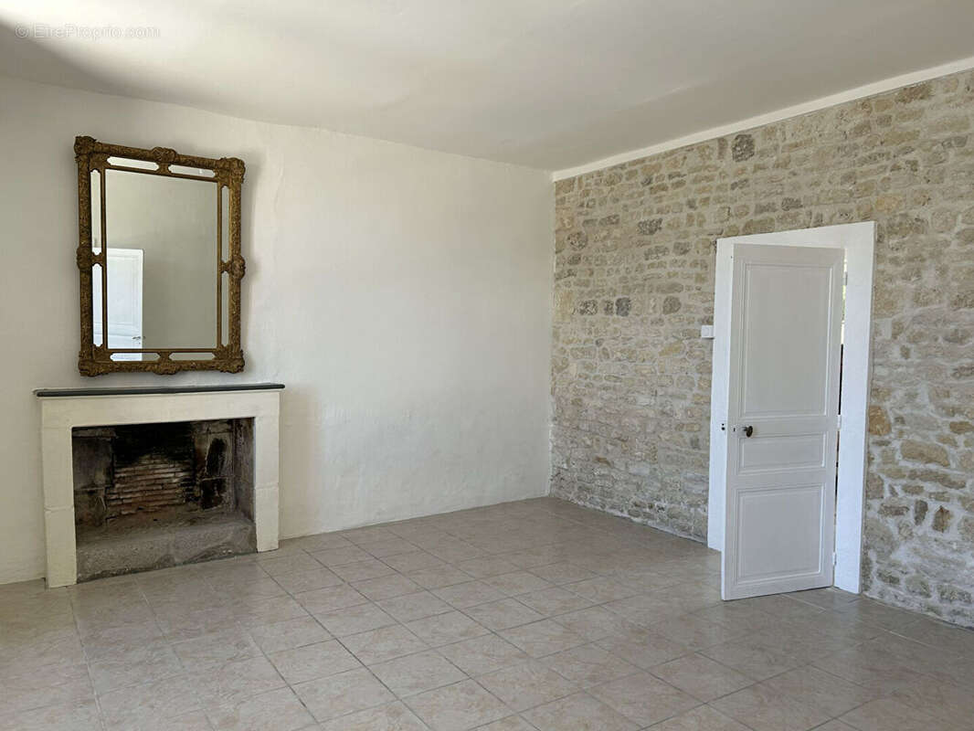 Grande maison de caractère au coeur de Néré avec jardin et dépendance - photo 7