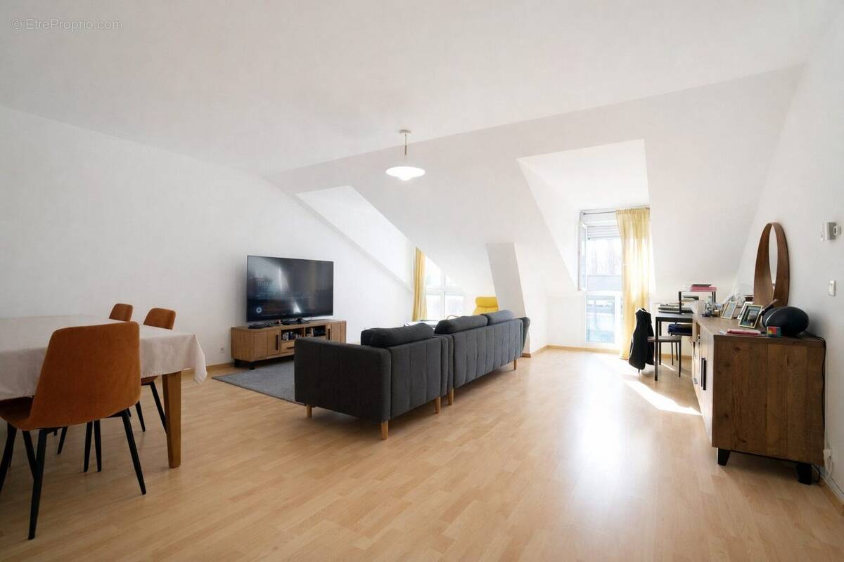 Appartement à VAUJOURS