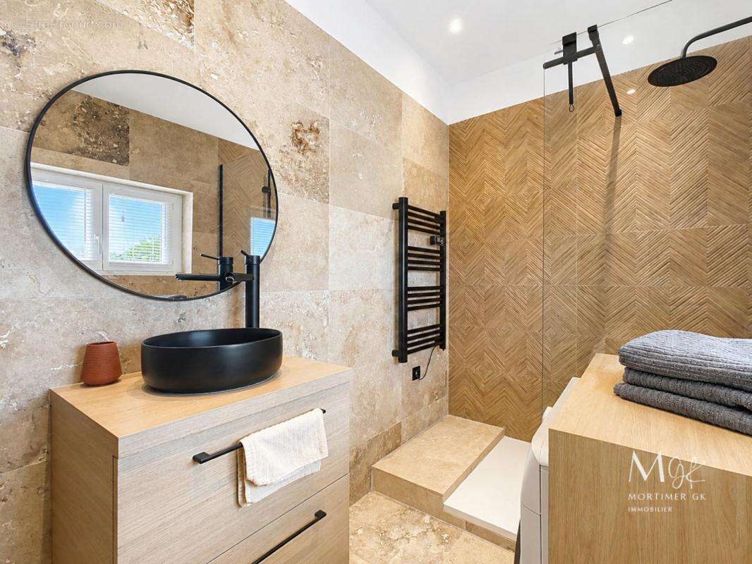 Appartement à SAINT-LAURENT-DU-VAR