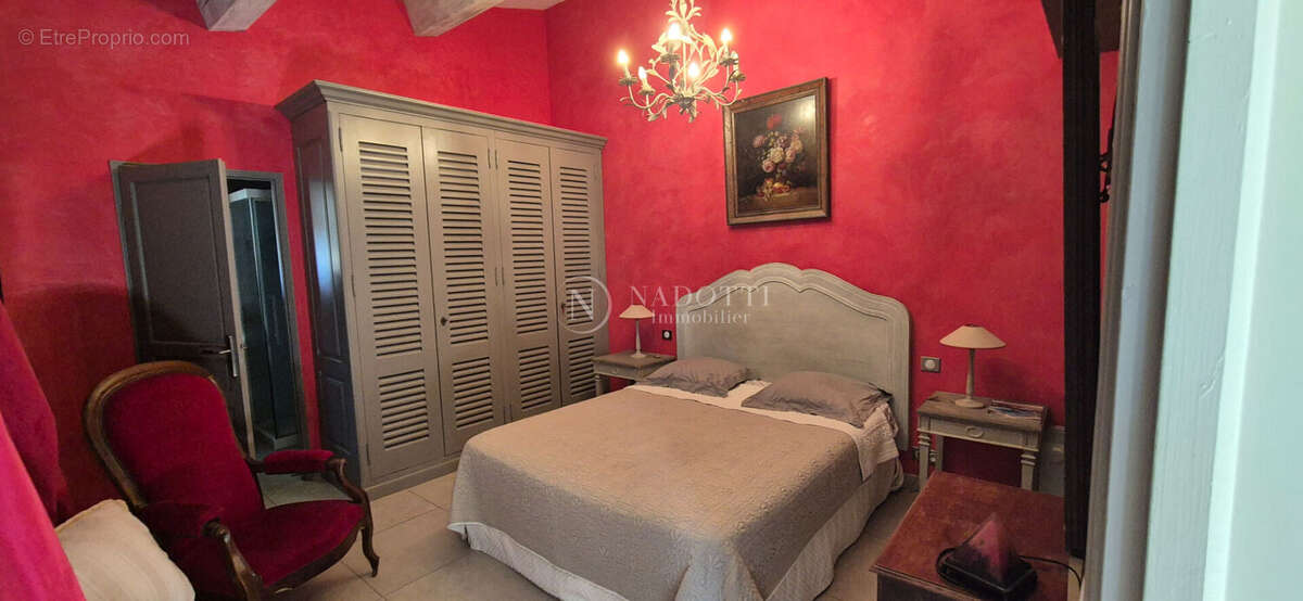 Propriété d'exception à vendre avec vue sur le château de Lagnes . - photo 15