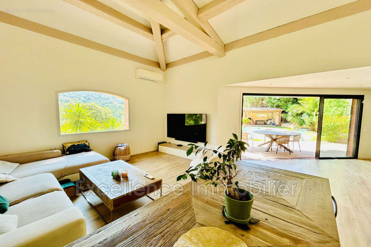 Maison à LES ISSAMBRES