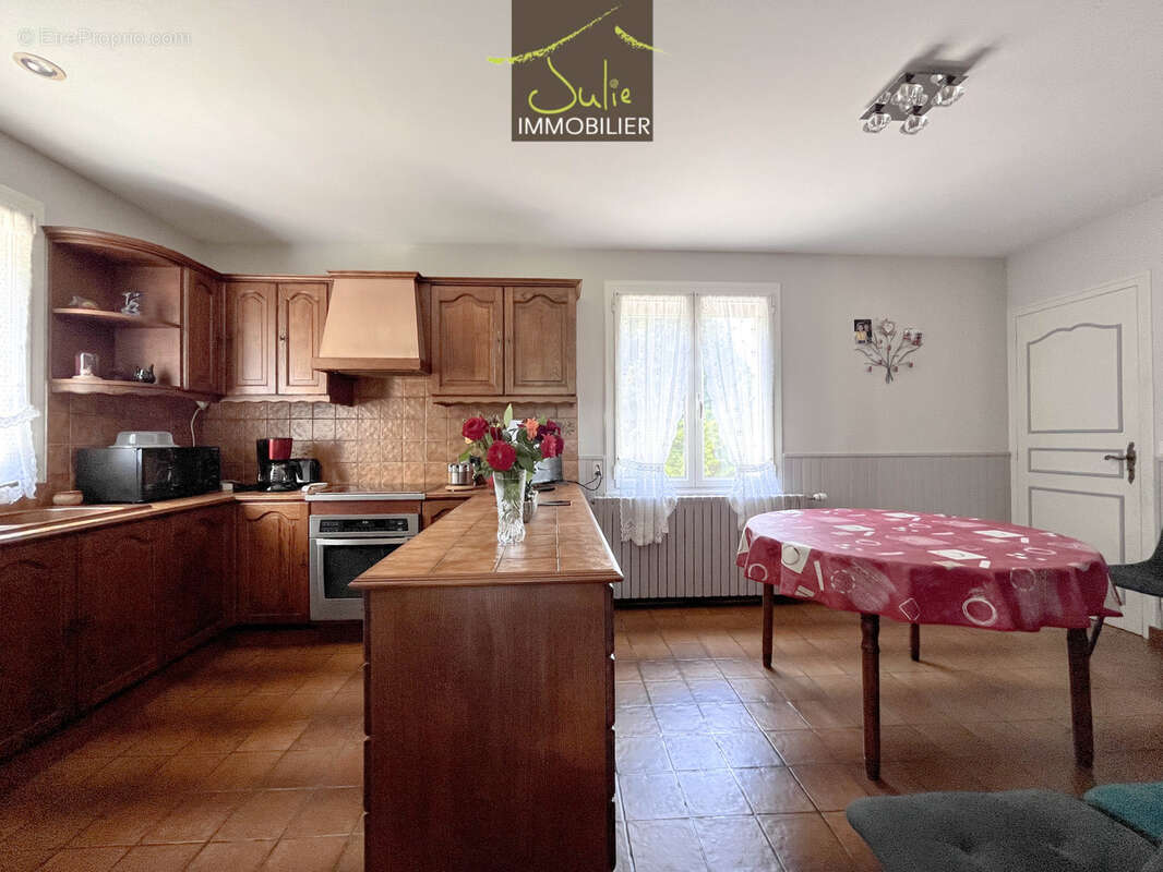 Maison à MONCOUTANT