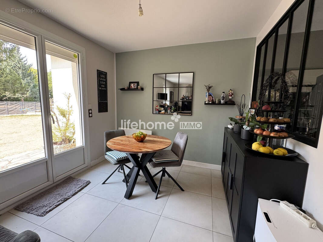 Maison 235 m² à Deols  - photo 4
