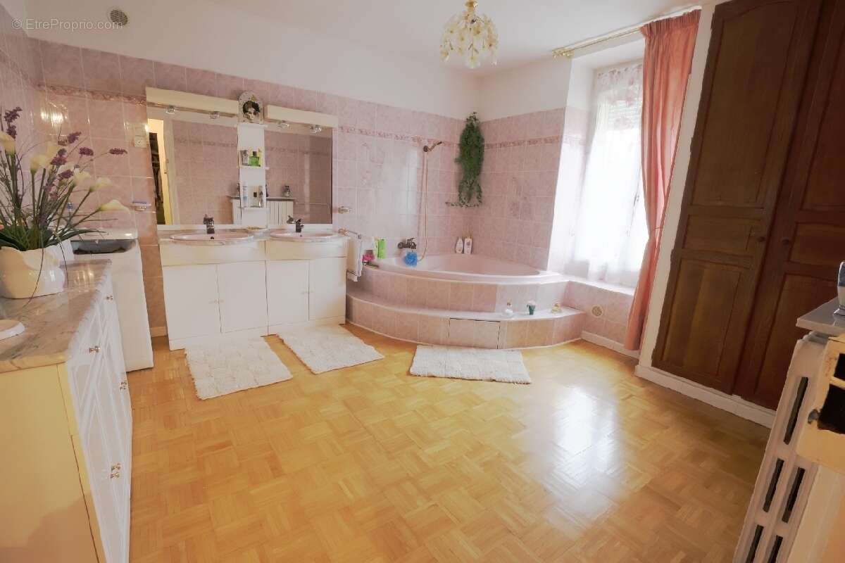 Maison à CHAUMES-EN-BRIE