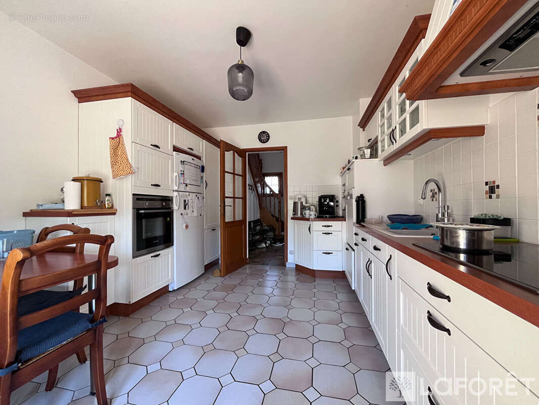 Maison située près du centre-ville - photo 2