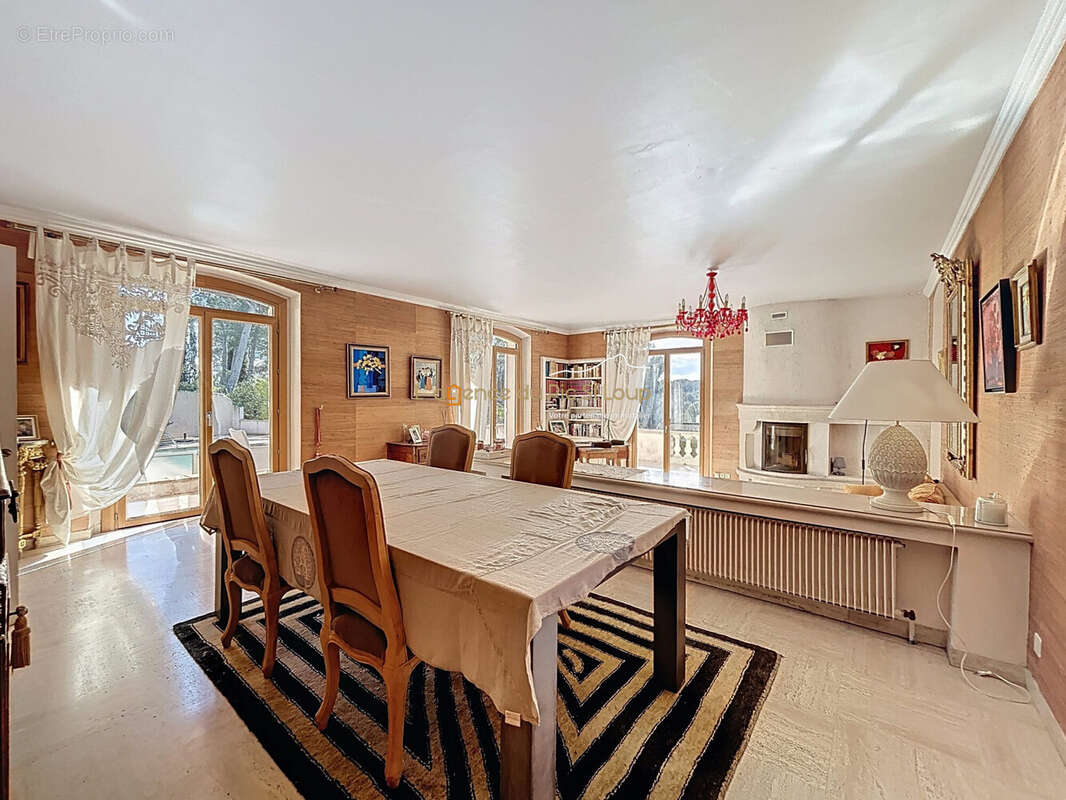 Maison à SAINT-CLEMENT-DE-RIVIERE