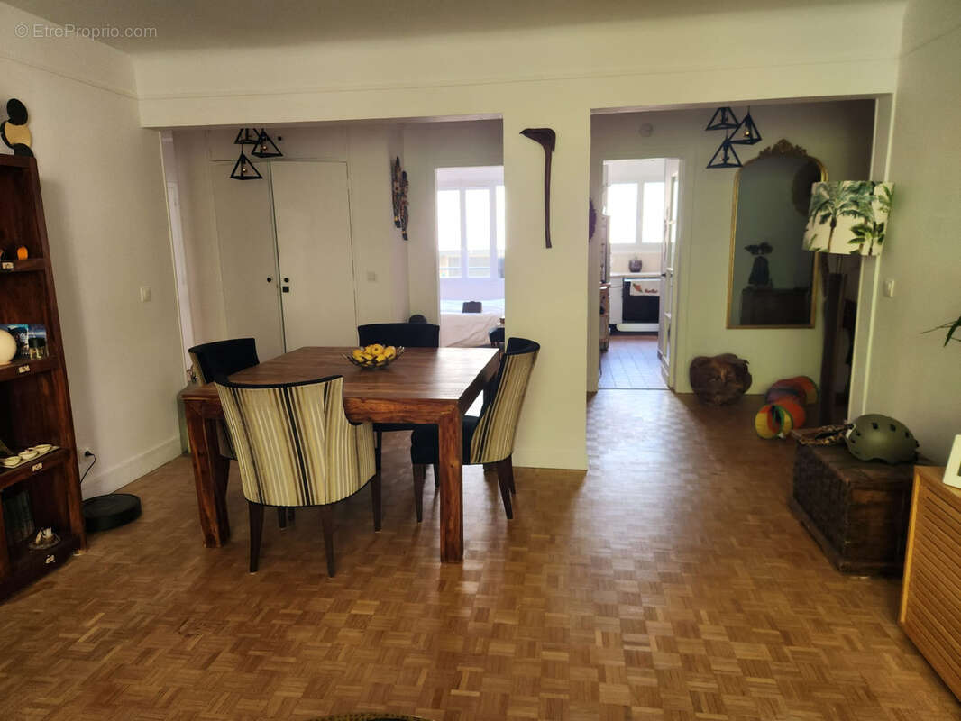 Appartement à PARIS-16E