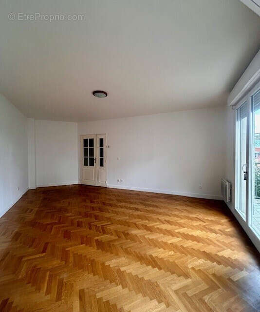 Appartement à LA GARENNE-COLOMBES