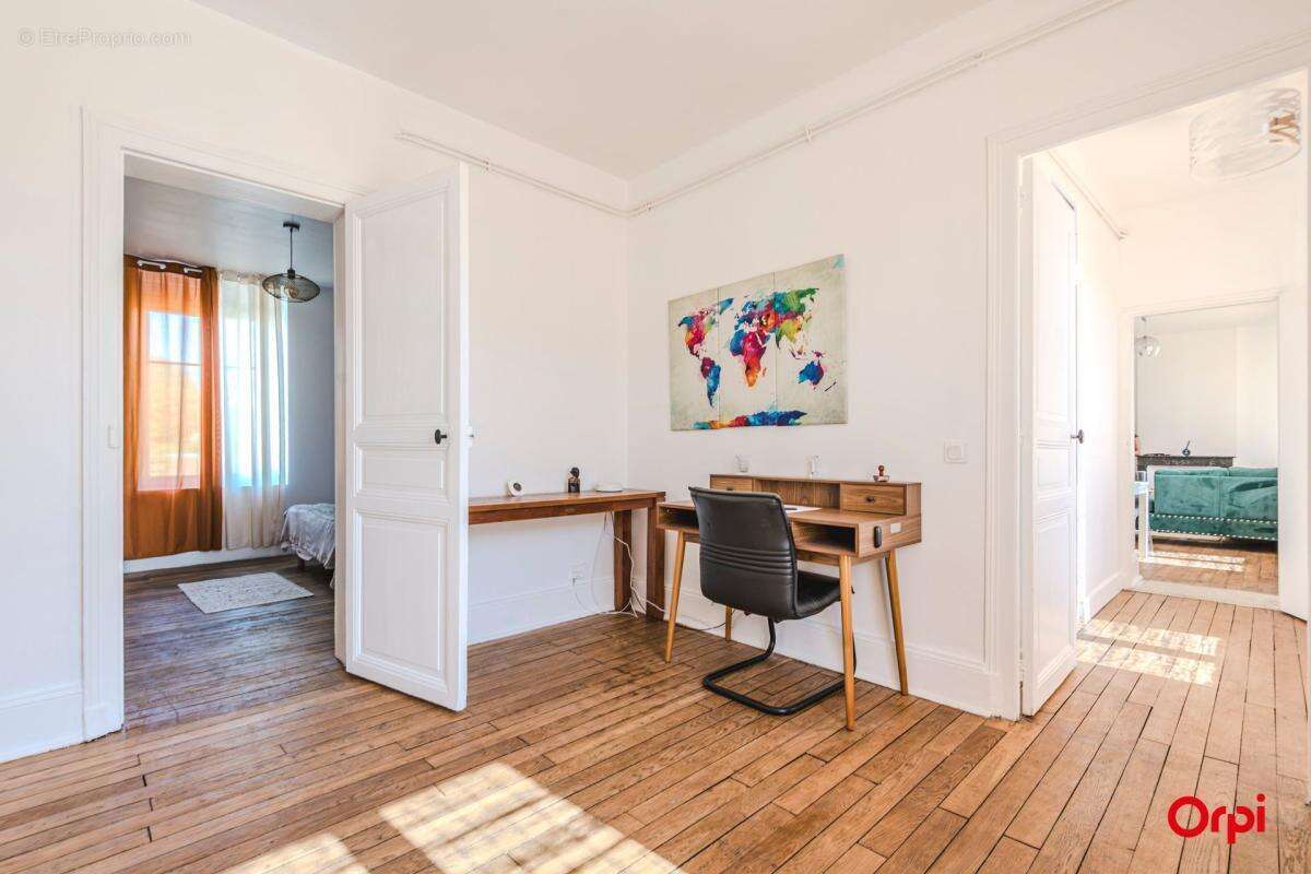 Centre-ville Charleville-Mézières – T3 80 m² rénové  2 chambres  DPE C  Aucun travaux - photo 5