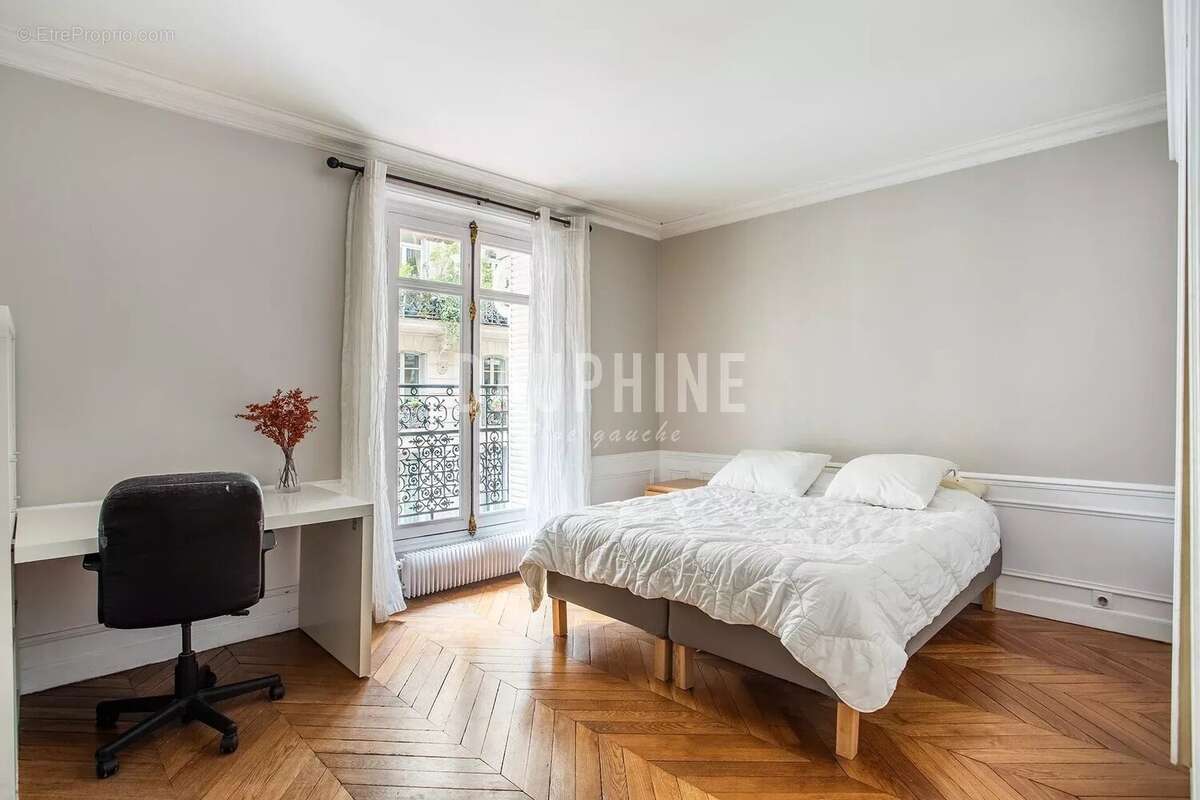 Appartement à PARIS-7E