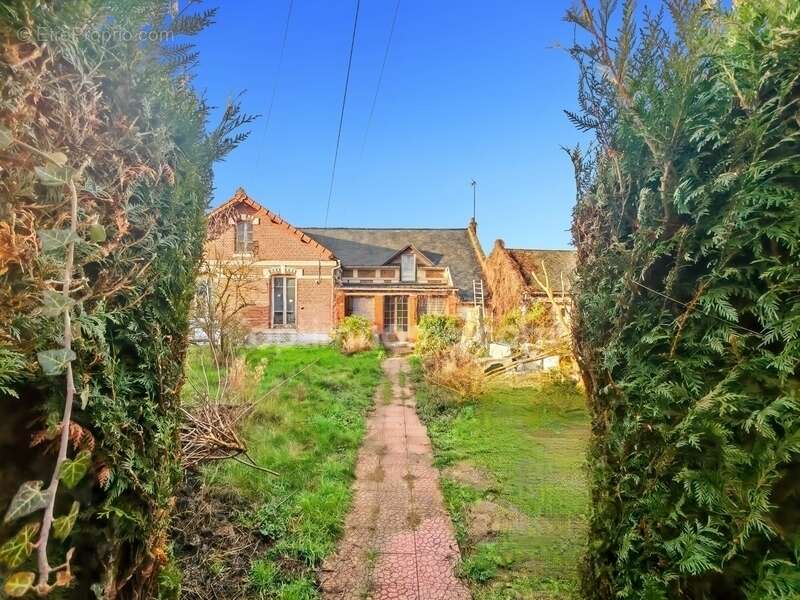 Maison à CHEVRIERES