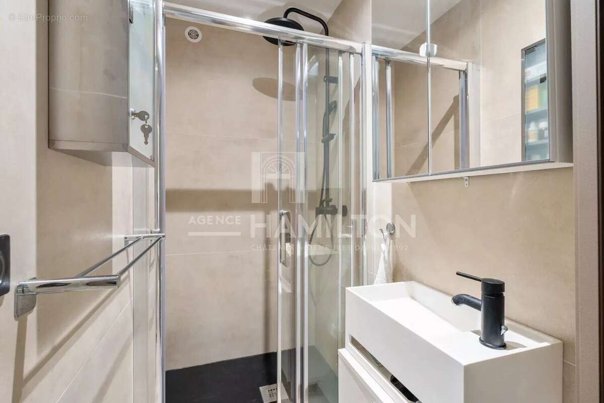 Appartement à CHATEAUNEUF-GRASSE