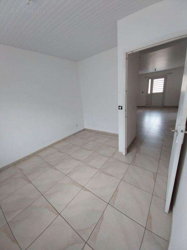 Commerce à RIVIERE-PILOTE