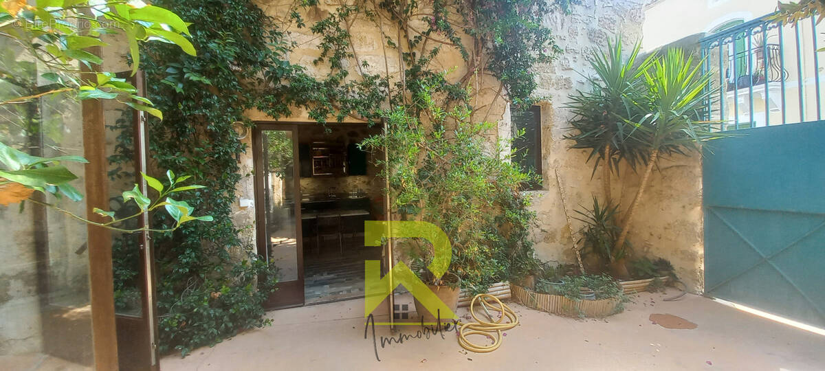 Maison à POMEROLS