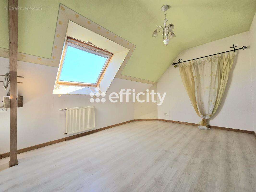Maison 143 m² à Courtillers  - photo 12