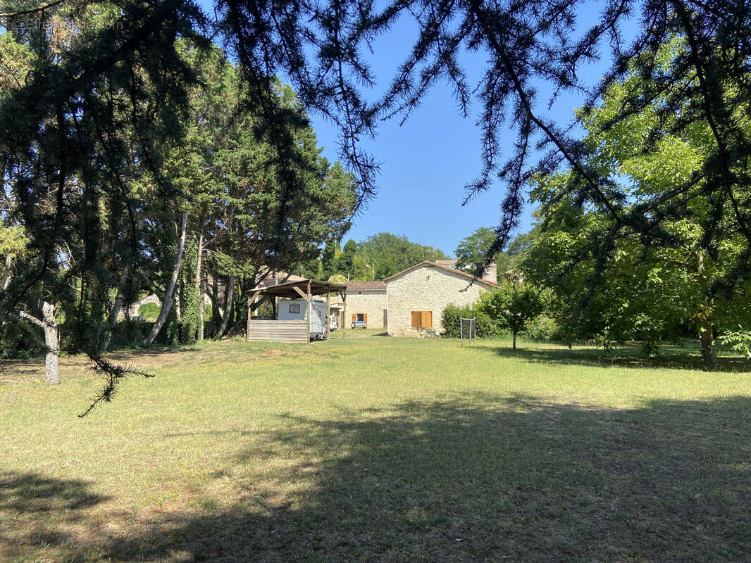 Maison à PUJOLS