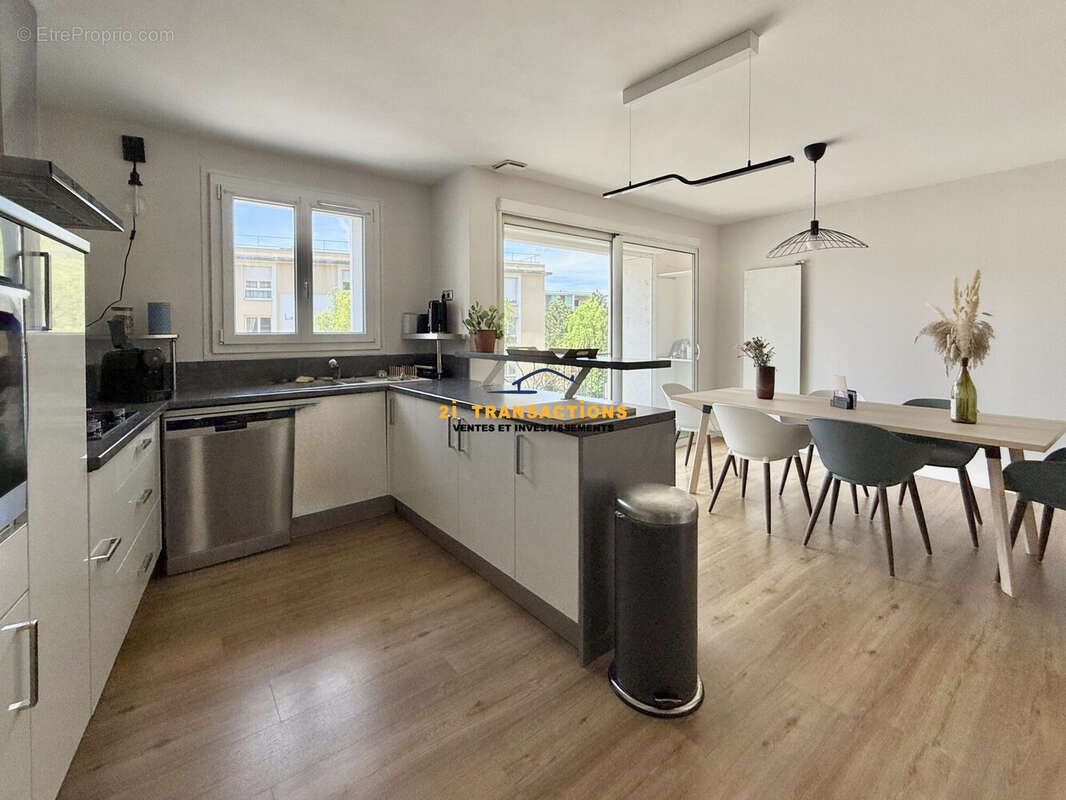 Maison à SAINT-PRIEST-EN-JAREZ