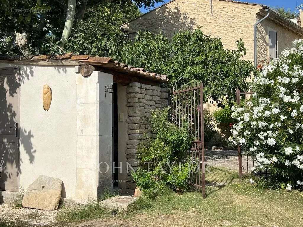 Maison à GORDES