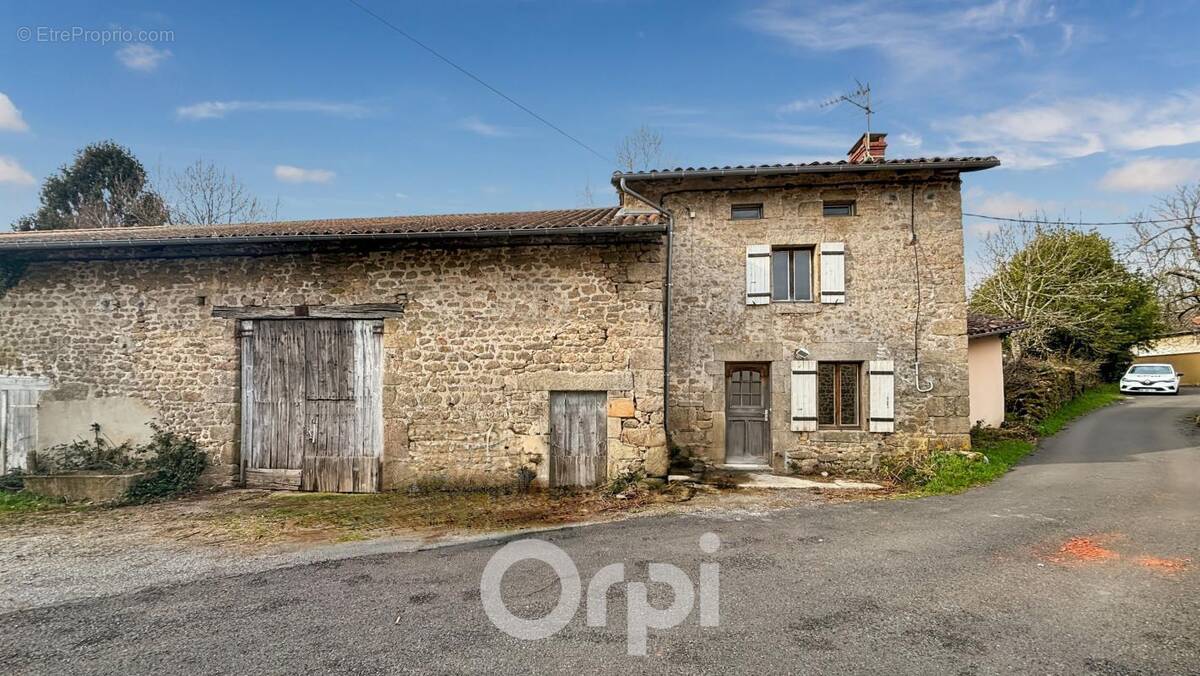 Maison à COMPREIGNAC