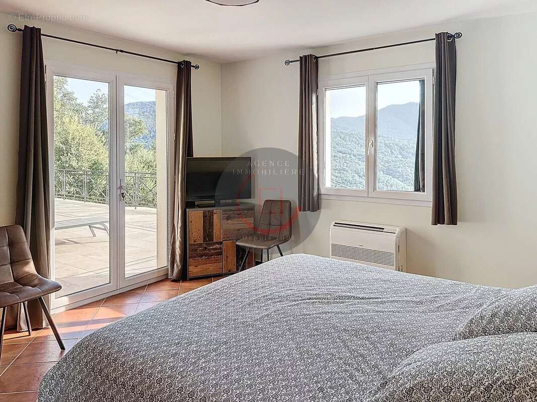 Maison à LES ADRETS-DE-L&#039;ESTEREL