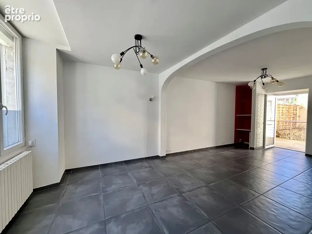 RIVES Maison de ville 5 pièces de 112 m² - photo 4