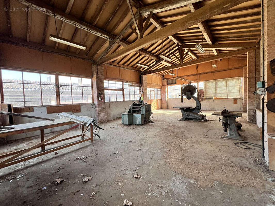 Commerce à LACROIX-FALGARDE