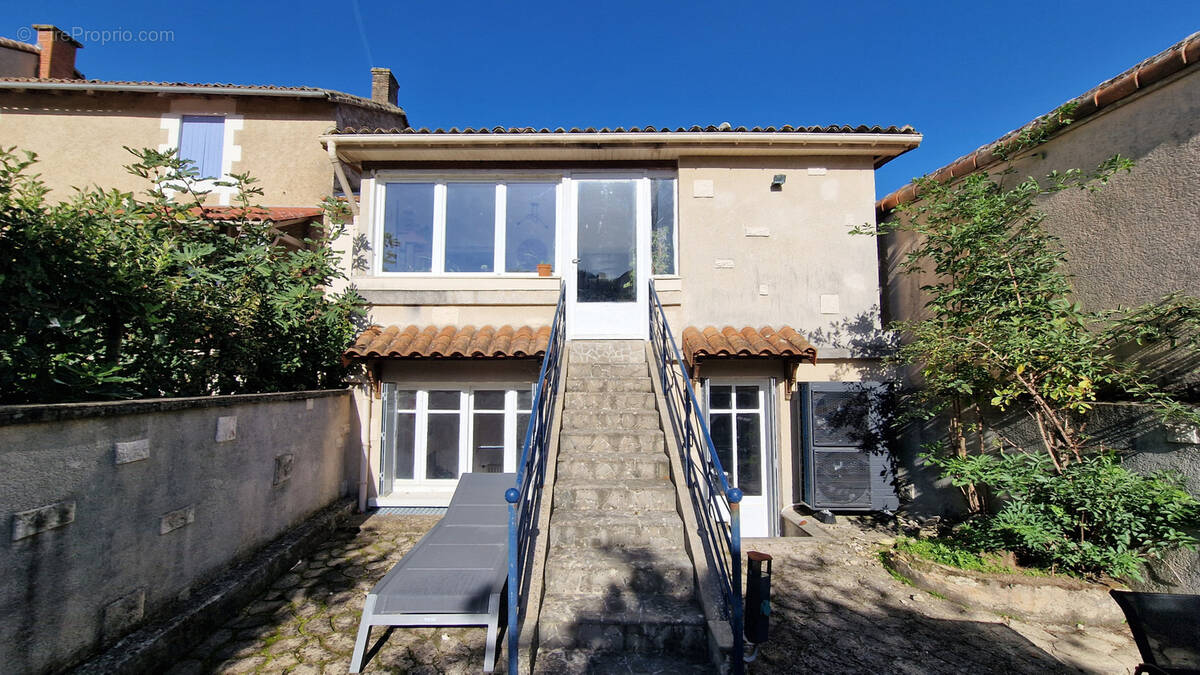 Maison à CELLE-LEVESCAULT