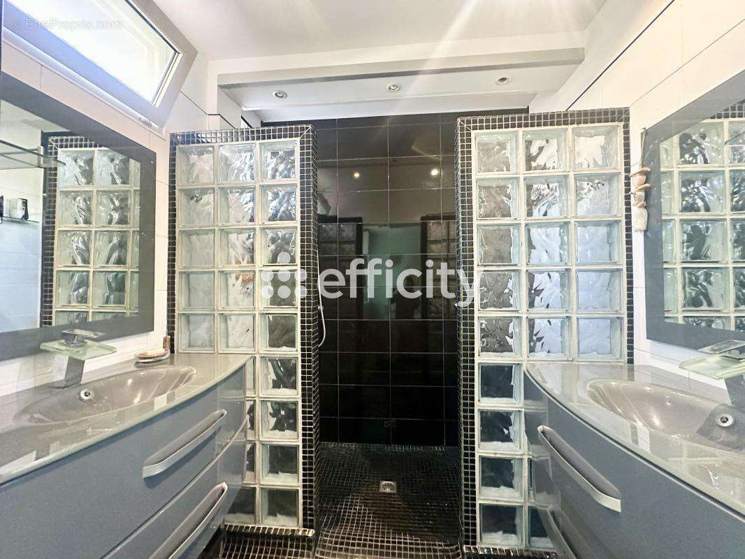 Maison 90 m² à Saint-Victoret  - photo 18