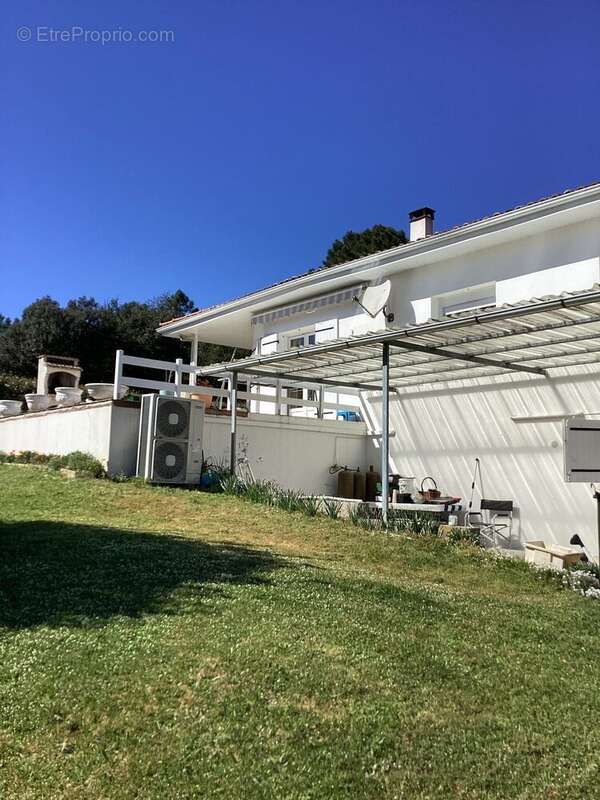 La carport possible bâteau/camping-car - Maison à LE VERDON-SUR-MER