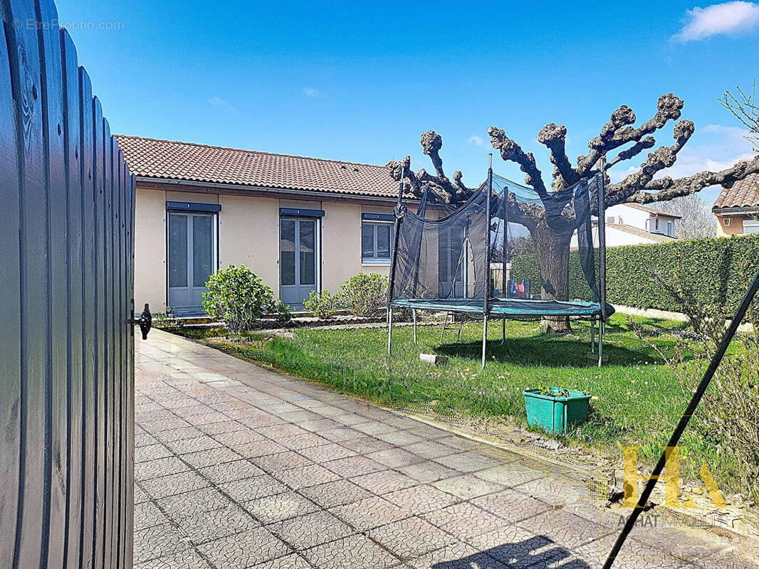Maison à BESAYES