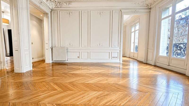 Appartement à PARIS-7E