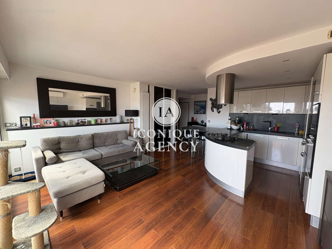 Appartement à VALLAURIS