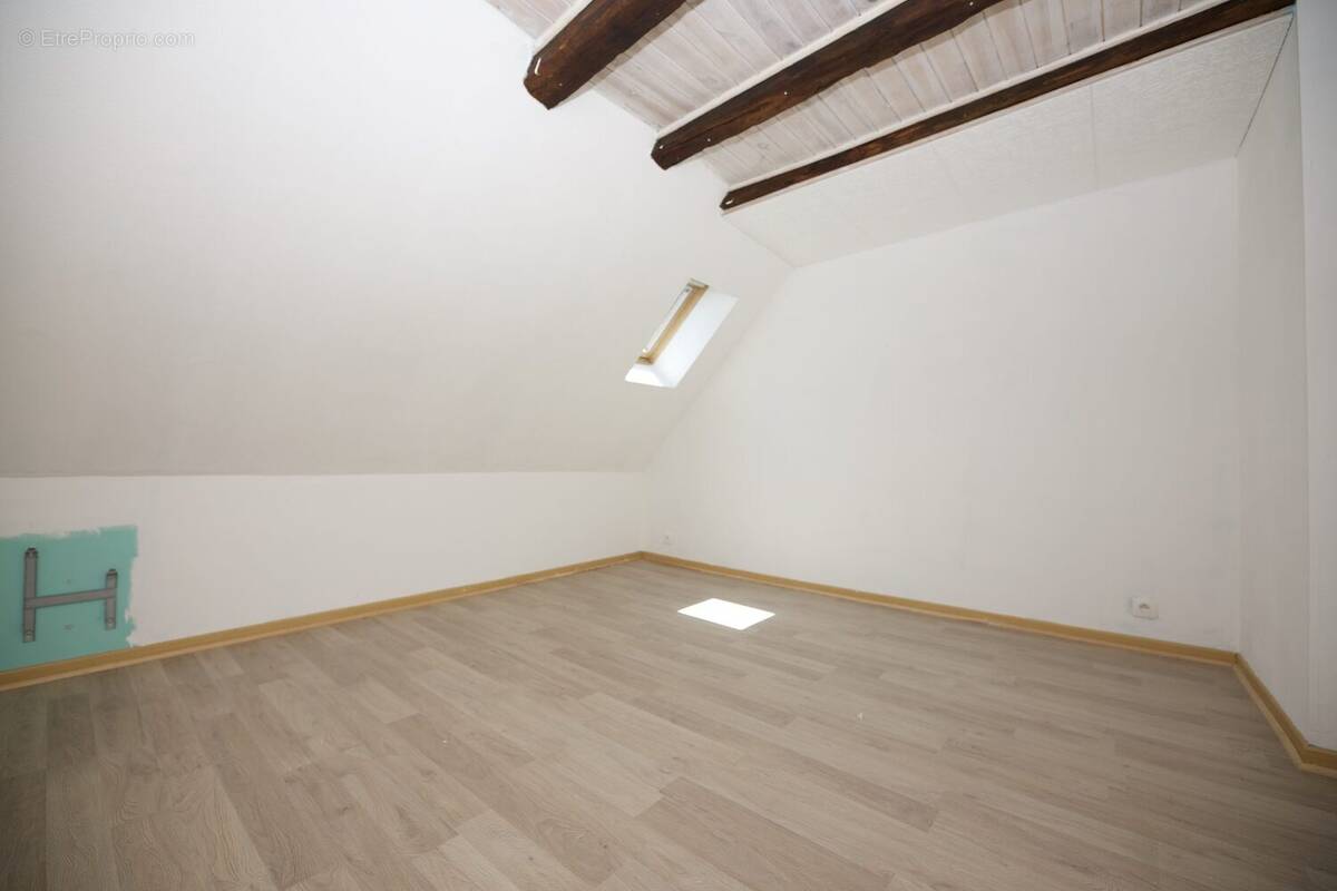 Appartement 54 m² à Mauriac  - photo 1