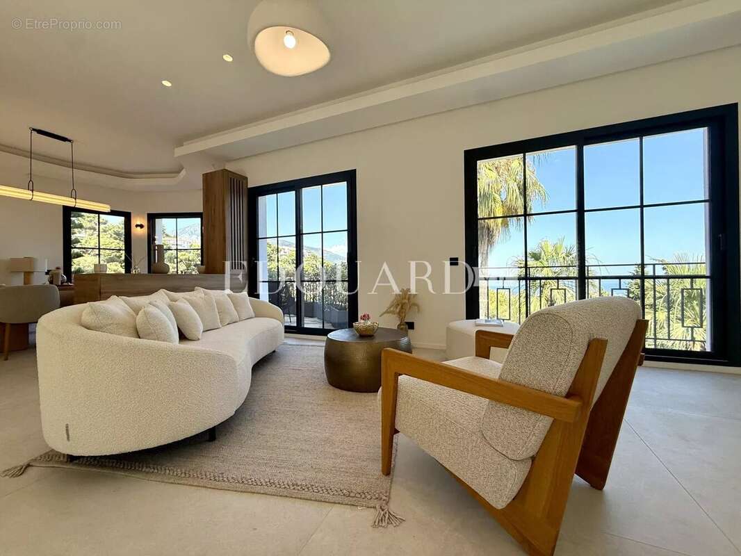Superbe villa contemporaine avec piscine, une oasis de lumière au cœur de Roquebrune Cap Martin - photo 16