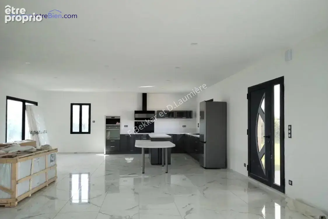 Beau potentiel pour cette maison inachevée - photo 1