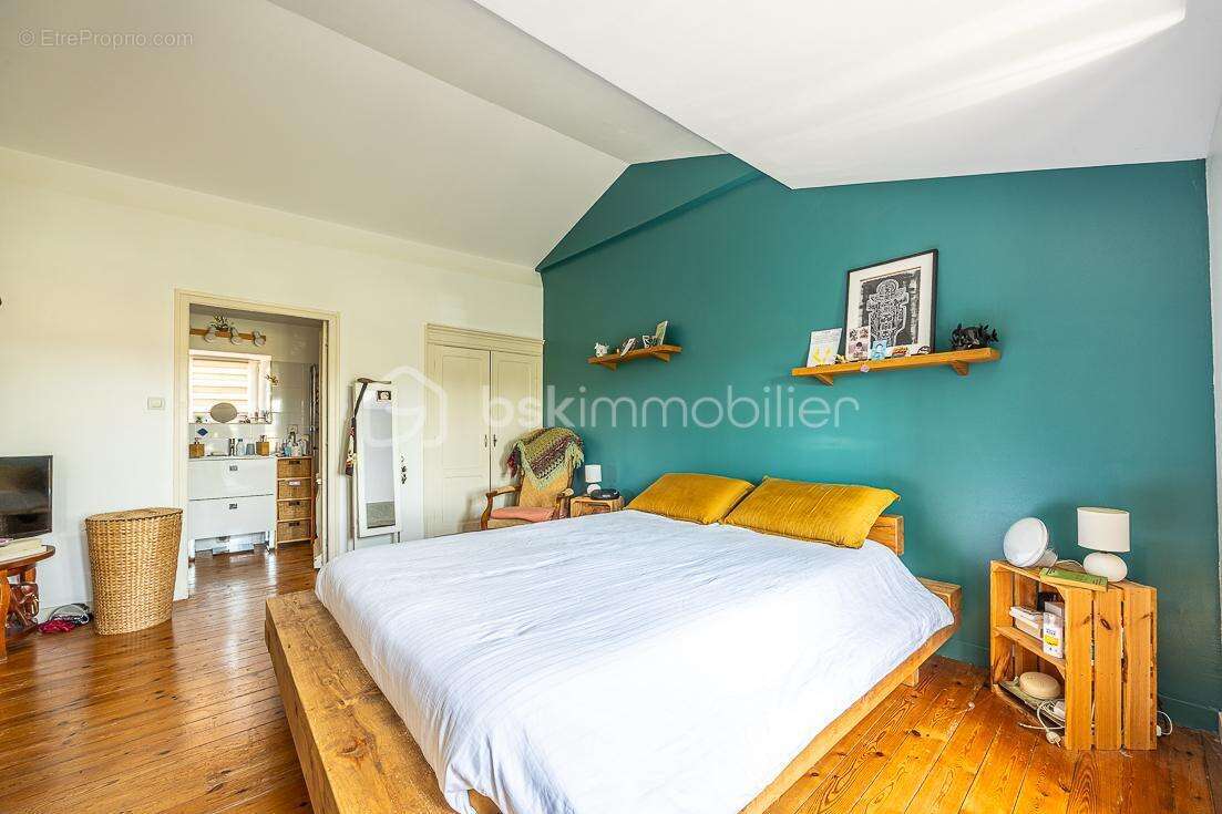 ***** Maison de caractère prête à vivre, rénovée énergétiquement, 2 chambres, joli jardin ***** - photo 13
