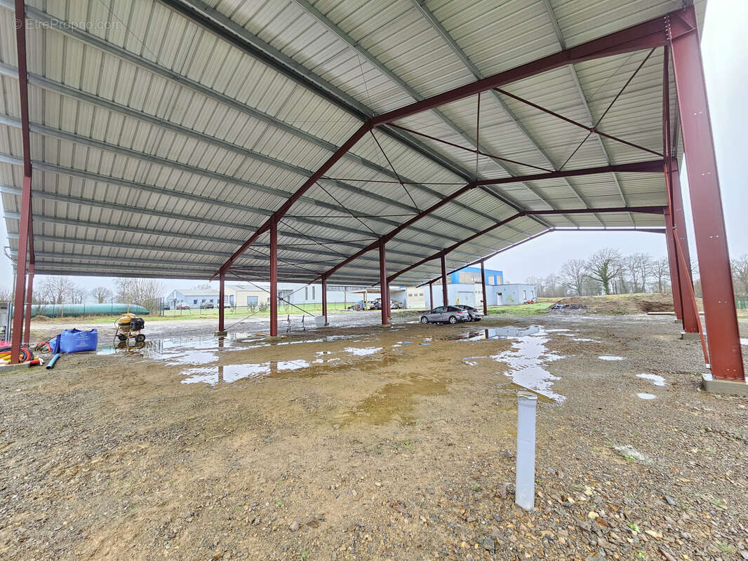 Commerce à LA SAUVAGERE