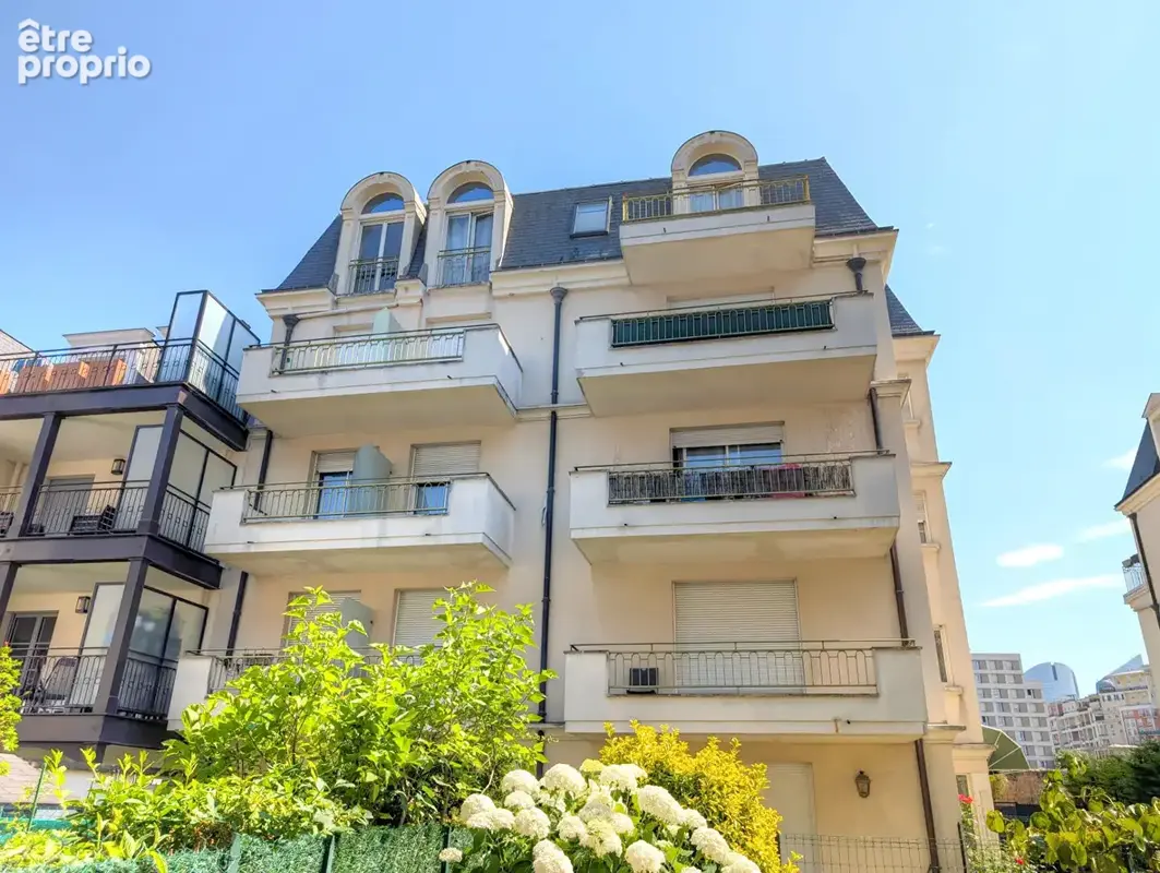 Photo Appartement à La Garenne-Colombes au prix de 749 000€