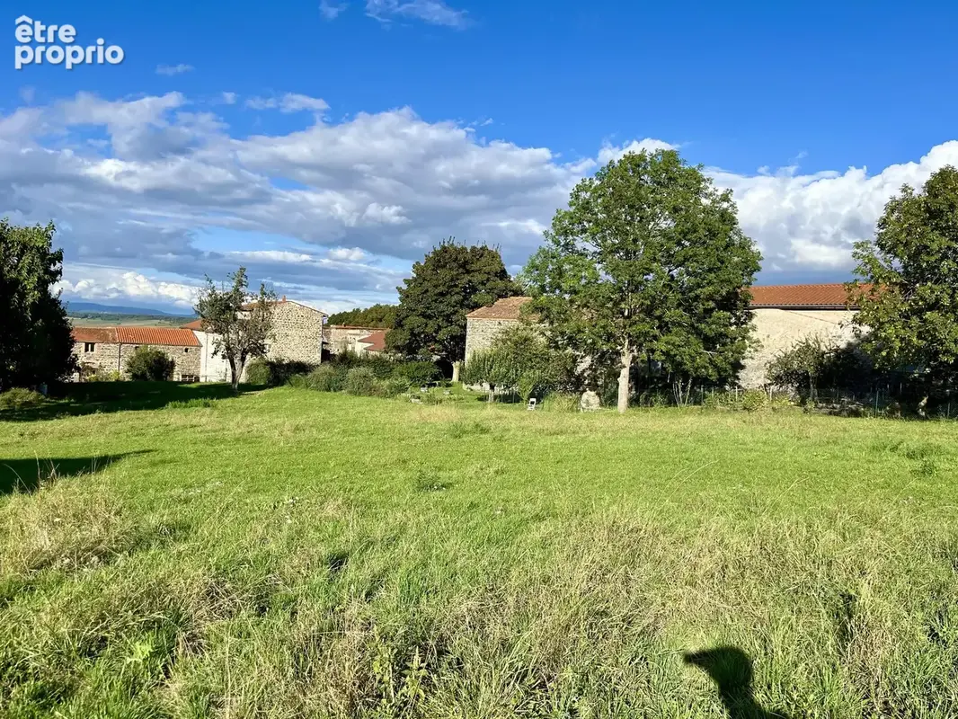 Terrain constructible de 800m2 - photo 2