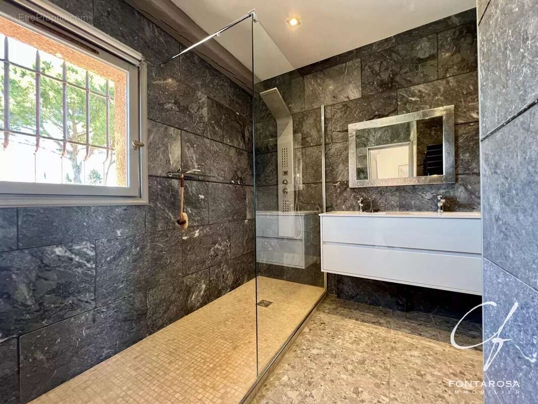 Maison à PUGET-SUR-ARGENS