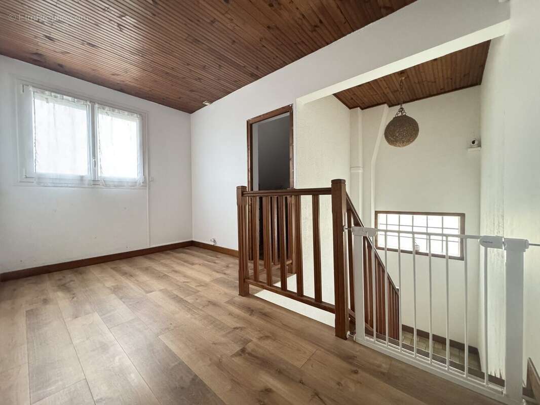 Maison à SAINTRY-SUR-SEINE