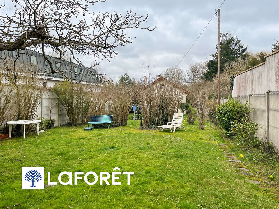 Maison à SAINTE-GENEVIEVE-DES-BOIS