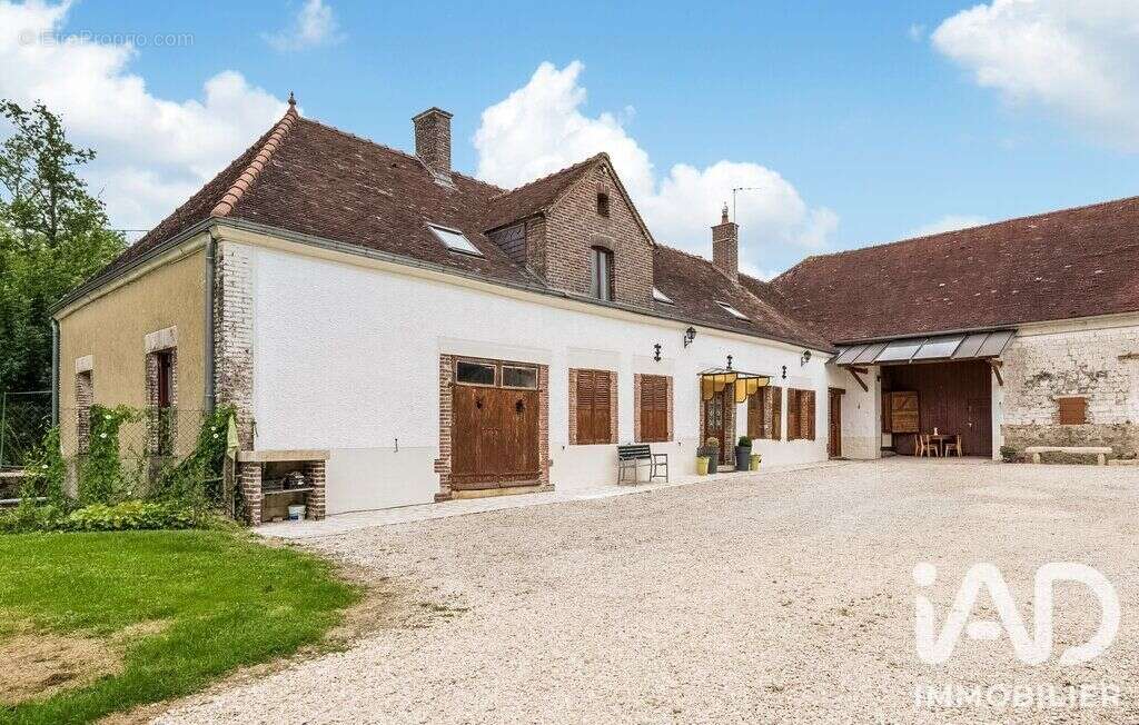 Maison 290 m² à Montigny-Les-Monts  - photo 2